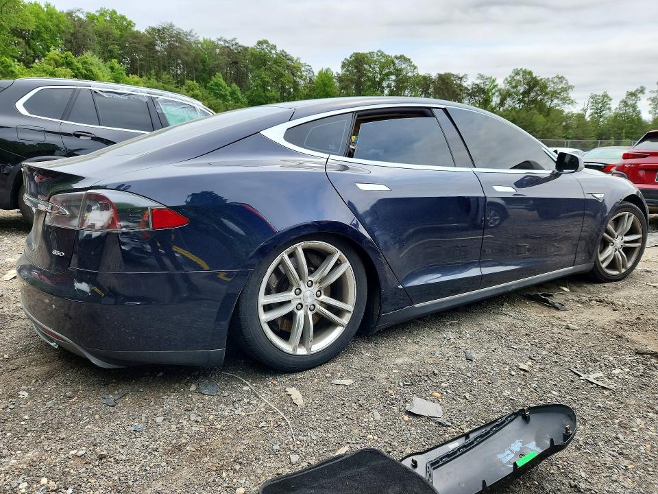 54342186 :رقم المزاد ، 5YJSA1H22FFP74892 vin ، 2015 Tesla Model S مزاد بيع