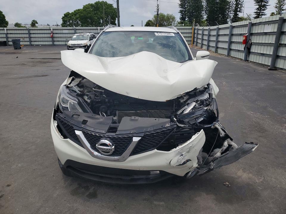 51512586 :رقم المزاد ، JN1BJ1CRXHW105808 vin ، 2017 Nissan Rogue Sport مزاد بيع