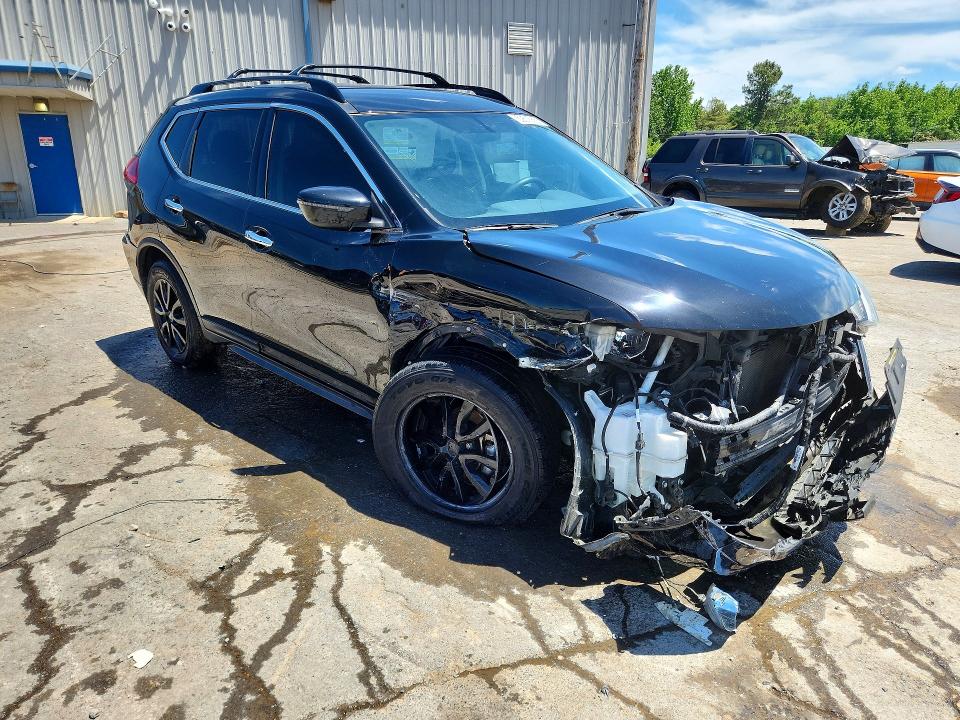52515666 :رقم المزاد ، 5N1AT2MT0JC815550 vin ، 2018 Nissan Rogue مزاد بيع
