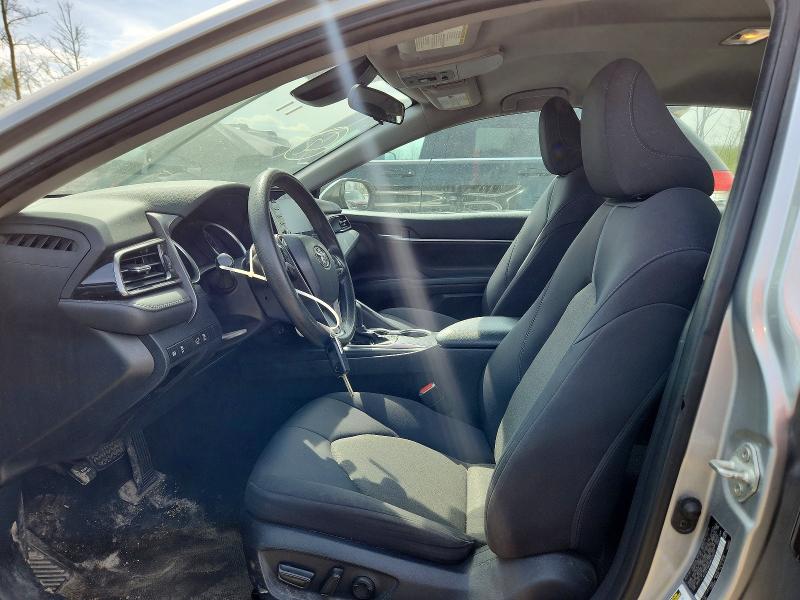 51606296 :رقم المزاد ، 4T1C11AK6MU470317 vin ، 2021 Toyota Camry مزاد بيع