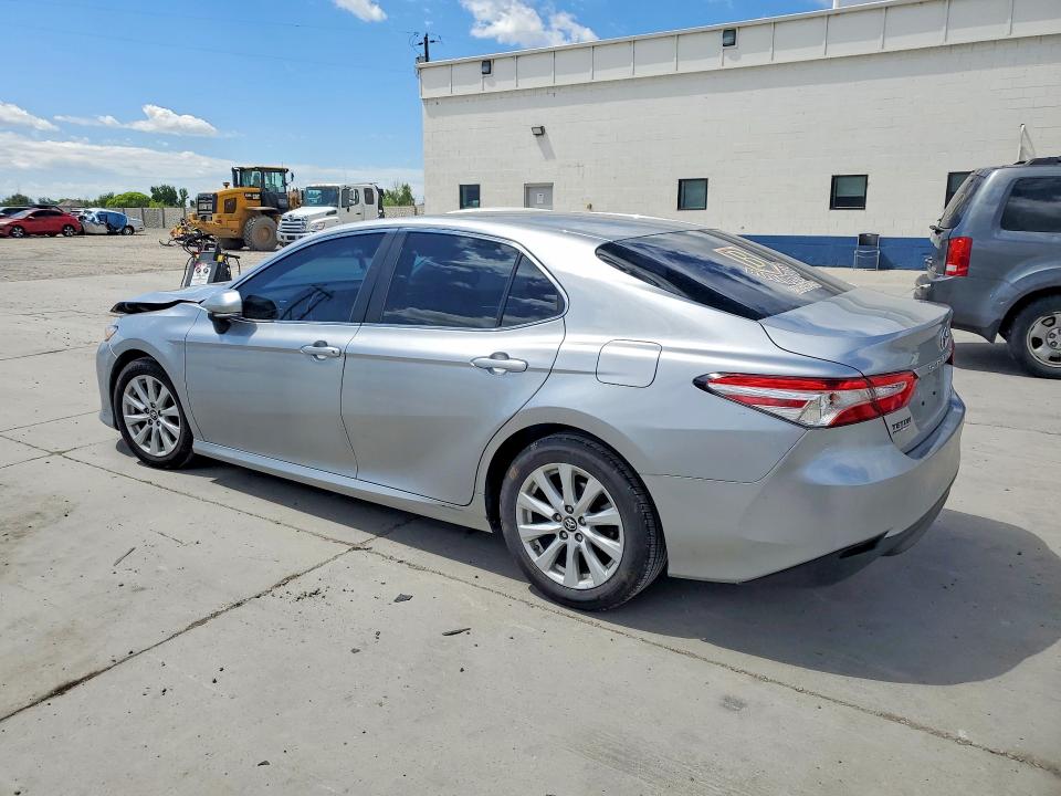 54518726 :رقم المزاد ، 4T1B11HK7JU664805 vin ، 2018 Toyota Camry مزاد بيع