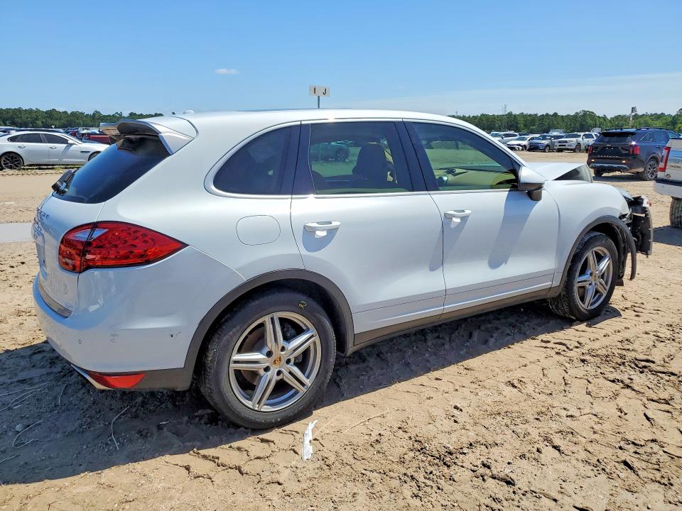 55144556 :رقم المزاد ، WP1AA2A23ELA95915 vin ، 2014 Porsche Cayenne مزاد بيع