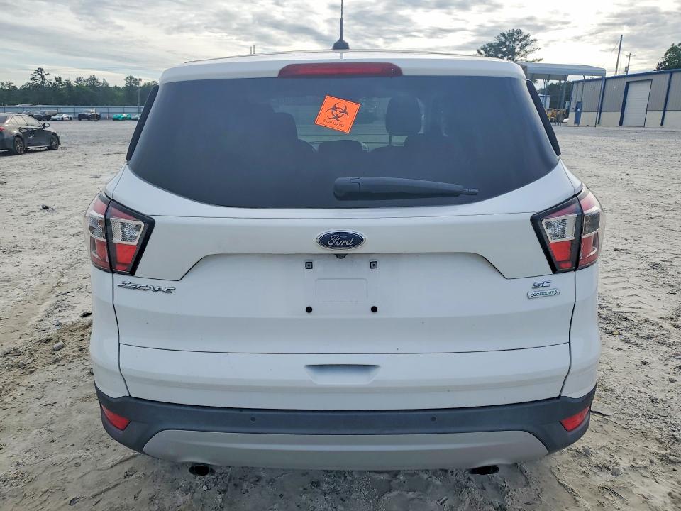 55021076 :رقم المزاد ، 1FMCU0GD8JUA35675 vin ، 2018 Ford Escape مزاد بيع