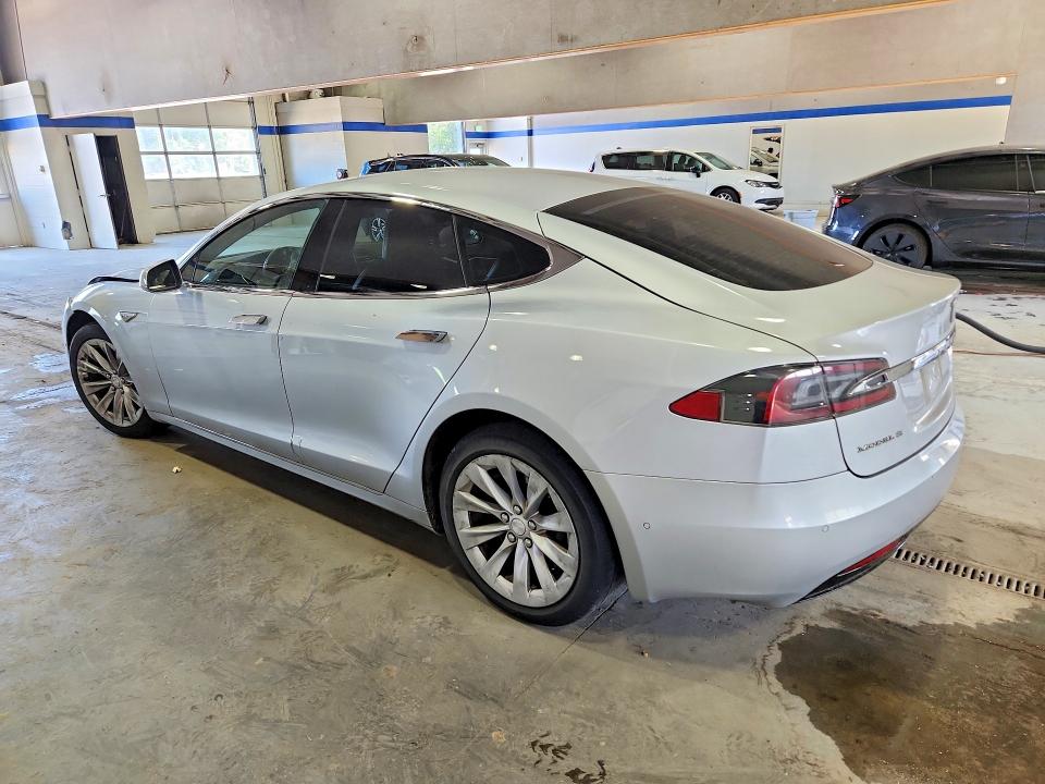 51823856 :رقم المزاد ، 5YJSA1E13GF158504 vin ، 2016 Tesla Model S مزاد بيع