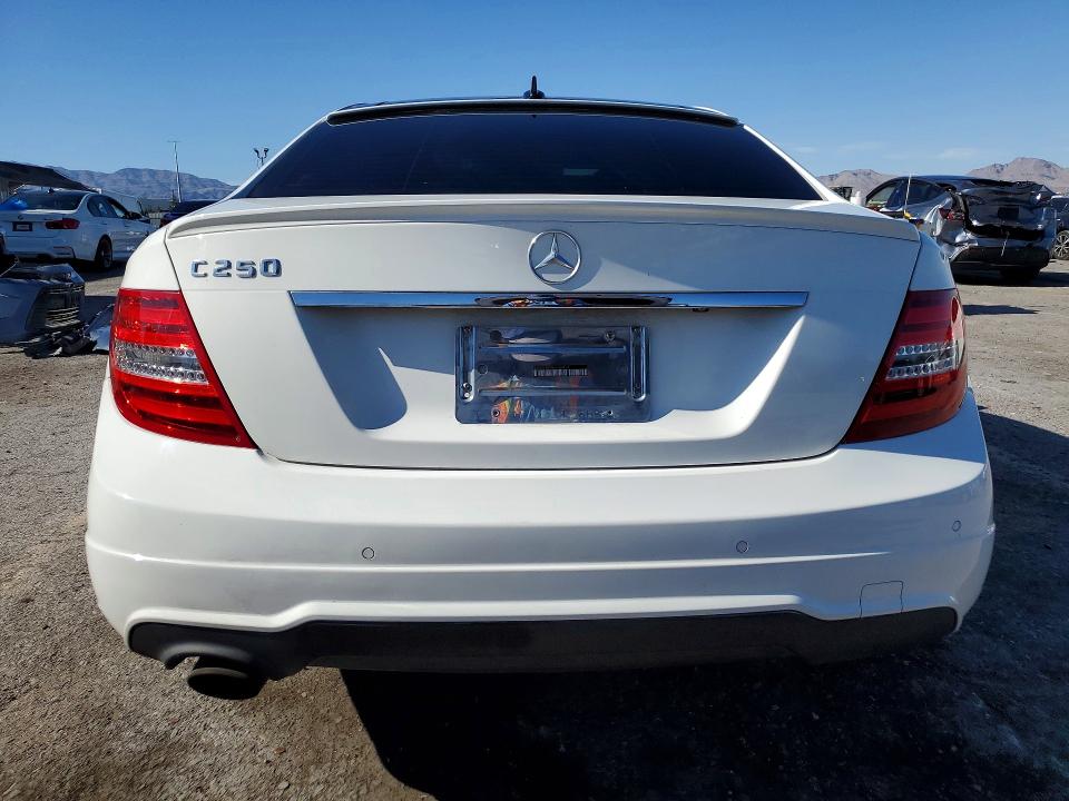 2015 Mercedes-benz C მანქანა იყიდება აუქციონზე, vin: WDDGJ4HB7FG389458, აუქციონის ნომერი: 52851456