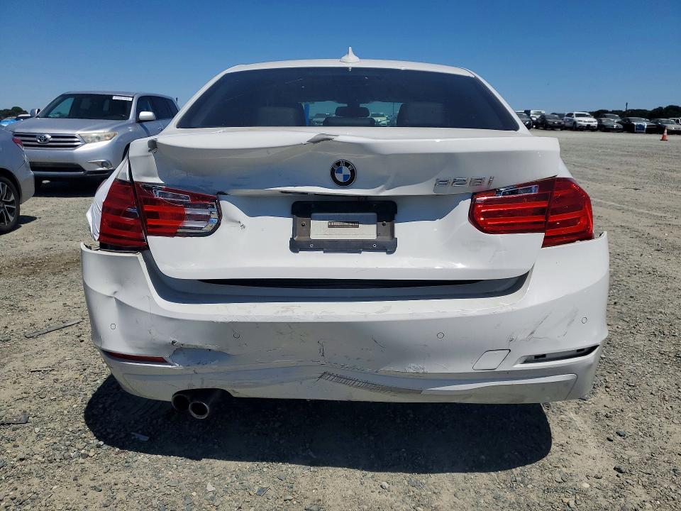 2015 Bmw 328 მანქანა იყიდება აუქციონზე, vin: WBA3A5G55FNS91046, აუქციონის ნომერი: 53669416