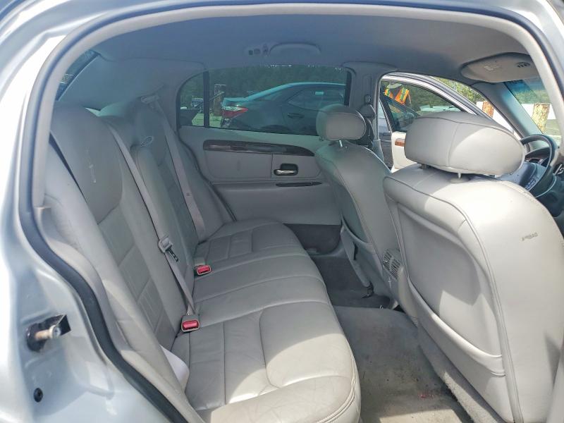 Auction sale of the 1999 Lincoln Town Car, vin: 1LNHM82W2XY677470, lot number: 52493666