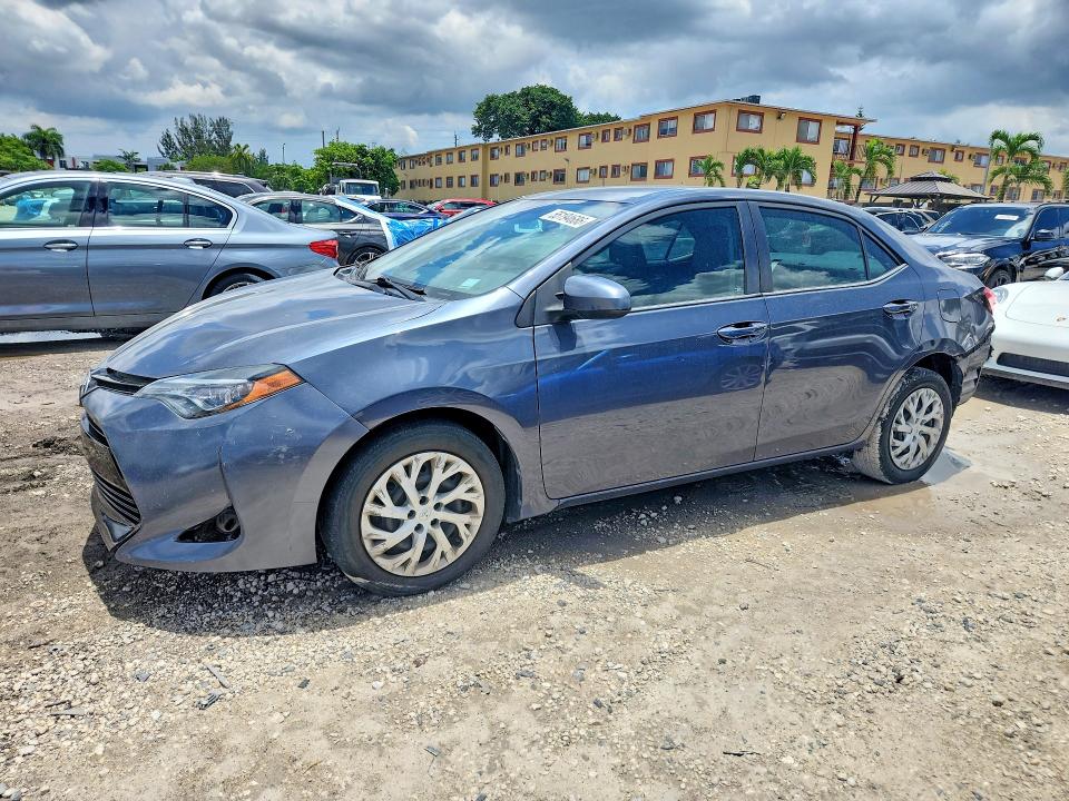 55194686 :رقم المزاد ، 5YFBURHE0HP701897 vin ، 2017 Toyota Corolla مزاد بيع