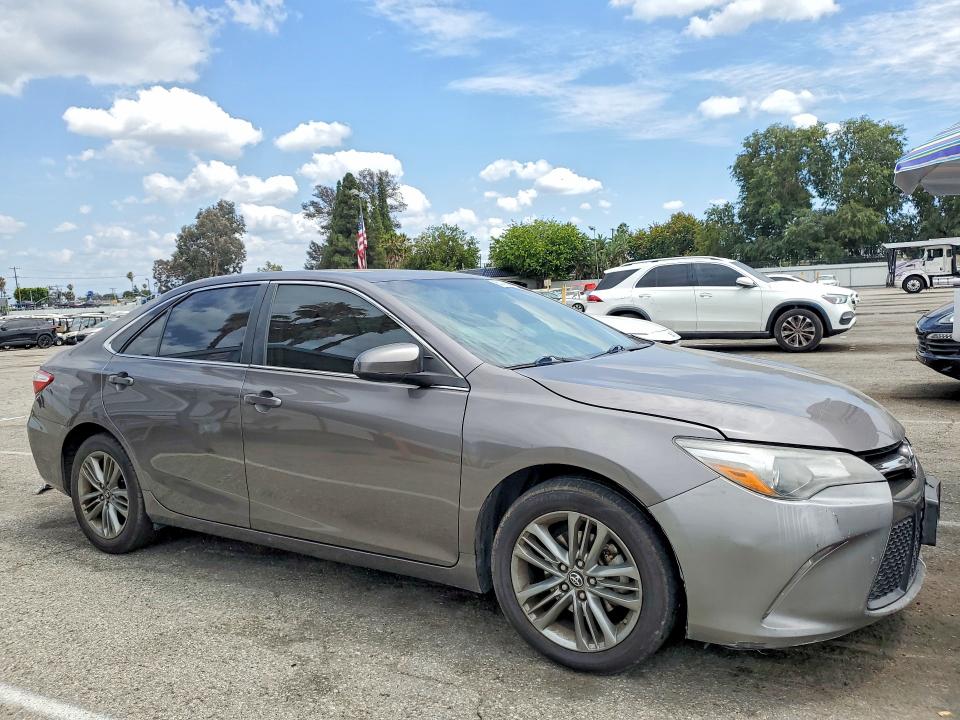 54146606 :رقم المزاد ، 4T1BF1FKXHU376677 vin ، 2017 Toyota Camry مزاد بيع