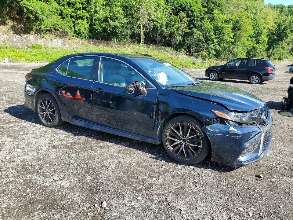 Продаж на аукціоні авто 2021 Toyota Camry, vin: 4T1G11AK3MU601382, номер лоту: 54819226