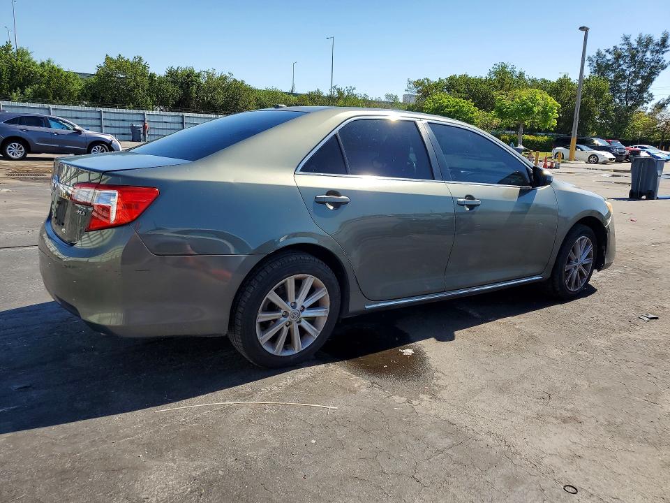 53661556 :رقم المزاد ، 4T1BK1FK1DU530456 vin ، 2013 Toyota Camry مزاد بيع