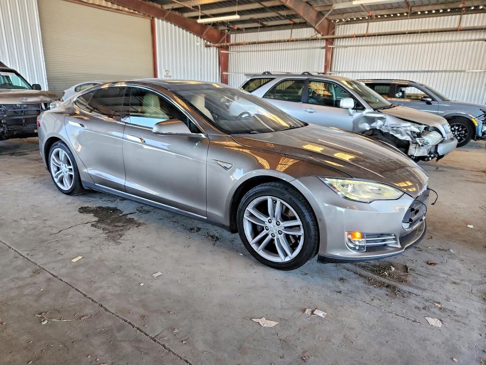 53254726 :رقم المزاد ، 5YJSA1E19FF106387 vin ، 2015 Tesla Model S مزاد بيع