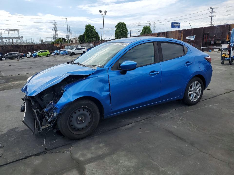 52246696 :رقم المزاد ، 3MYDLBYV8JY318042 vin ، 2018 Toyota Yaris Ia مزاد بيع