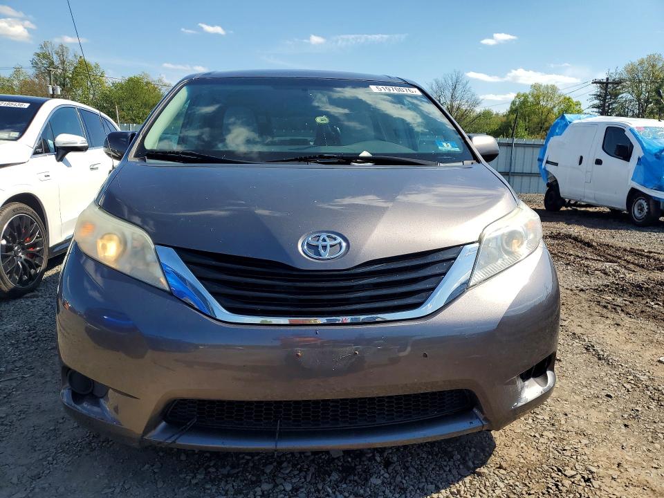 2013 Toyota Sienna მანქანა იყიდება აუქციონზე, vin: 5TDKK3DC5DS356486, აუქციონის ნომერი: 51970076