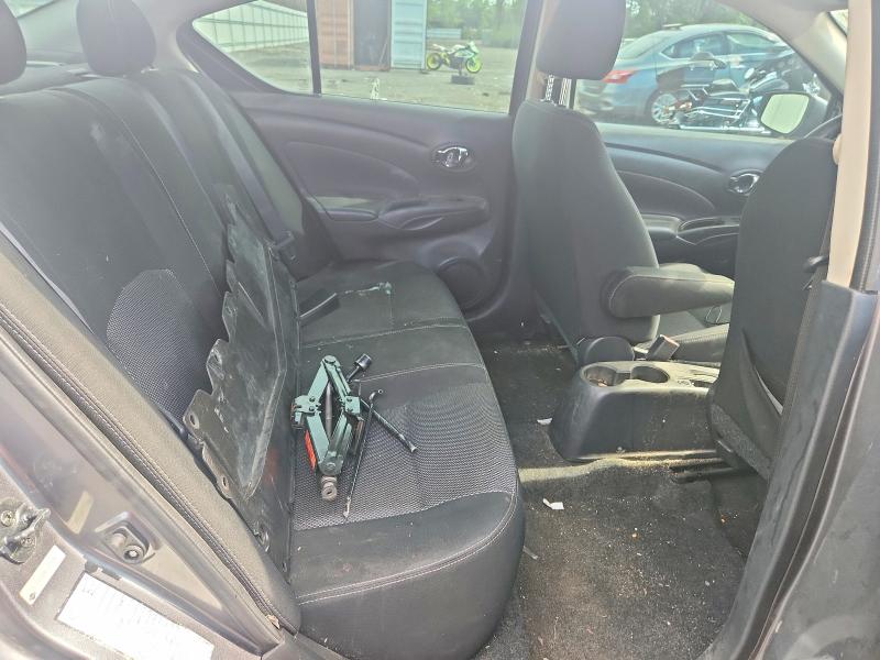 54652886 :رقم المزاد ، 3N1CN7AP6JL871639 vin ، 2018 Nissan Versa مزاد بيع