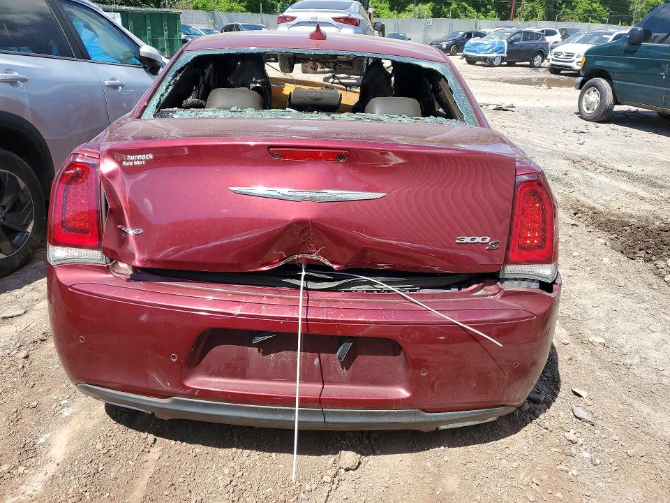 55357596 :رقم المزاد ، 2C3CCAGG7JH331057 vin ، 2018 Chrysler 300 مزاد بيع