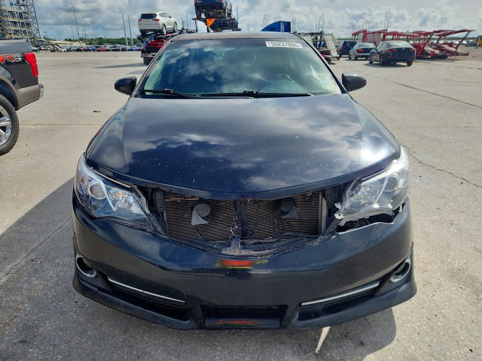 55237086 :رقم المزاد ، 4T1BF1FK5DU253587 vin ، 2013 Toyota Camry مزاد بيع