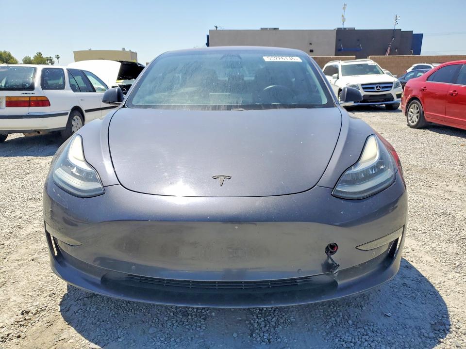 53226146 :رقم المزاد ، 5YJ3E1EA6JF158643 vin ، 2018 Tesla Model 3 مزاد بيع