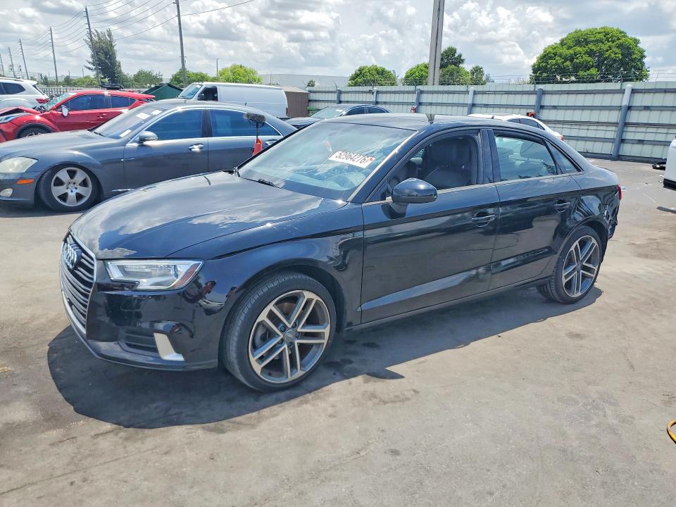 Продаж на аукціоні авто 2018 Audi A3, vin: WAUAUGFFXJ1004403, номер лоту: 52964276
