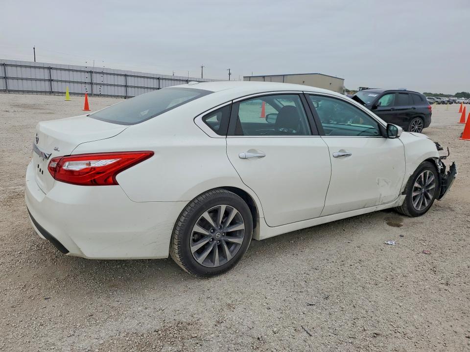 Продажа на аукционе авто 2017 Nissan Altima, vin: 1N4AL3AP4HC125172, номер лота: 52743996