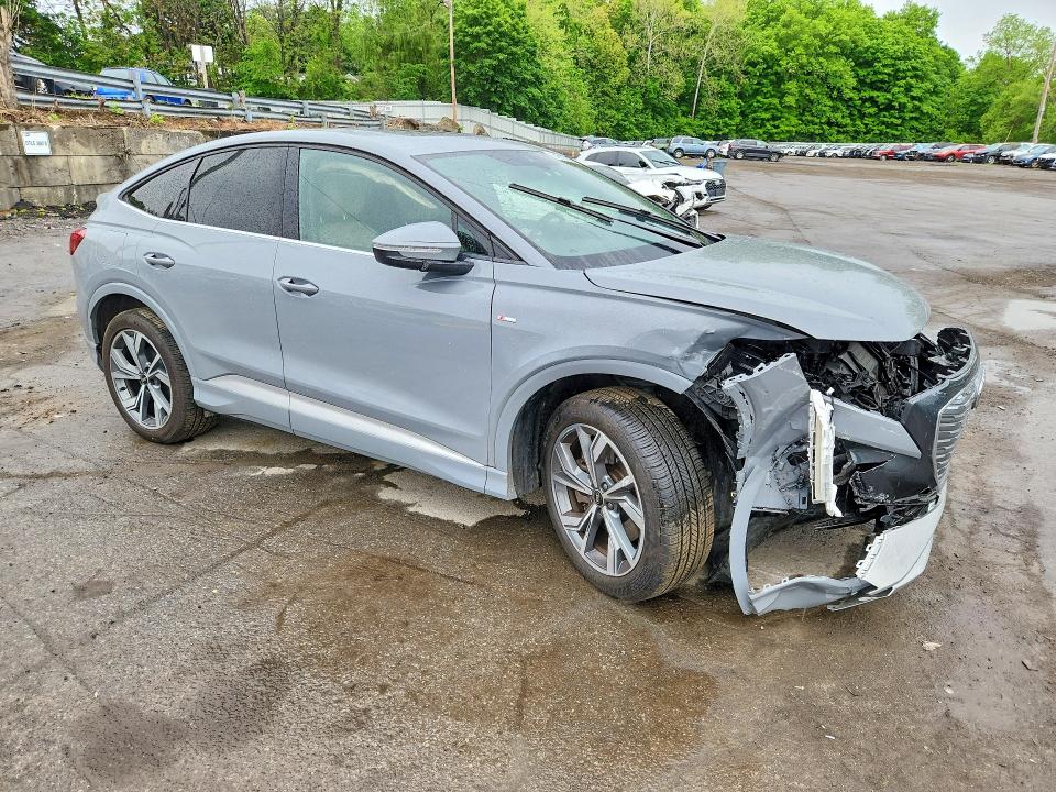 54210796 :رقم المزاد ، WA122BFZ7PP029978 vin ، 2023 Audi Q4 E-tron مزاد بيع