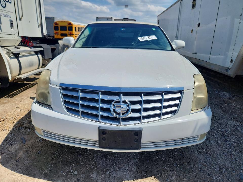 54528776 :رقم المزاد ، 1GE9K9C61BU550087 vin ، 2011 Cadillac Professional Chassis مزاد بيع