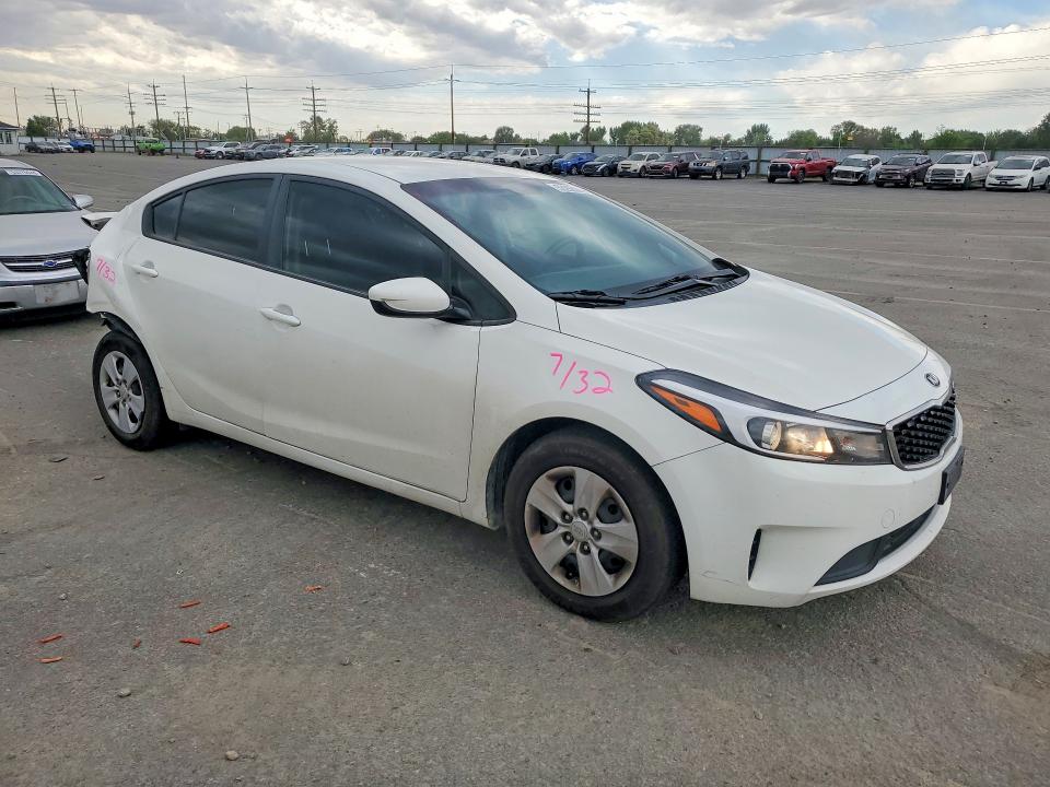 53263096 :رقم المزاد ، 3KPFK4A71JE175373 vin ، 2018 Kia Forte مزاد بيع