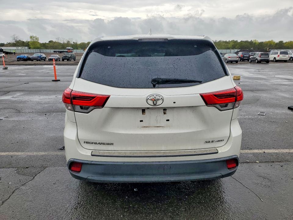 Продаж на аукціоні авто 2019 Toyota Highlander, vin: 5TDJZRFH0KS601050, номер лоту: 53694906