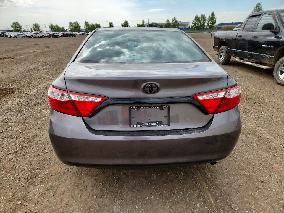 55243426 :رقم المزاد ، 4T1BF1FK3FU058476 vin ، 2015 Toyota Camry مزاد بيع