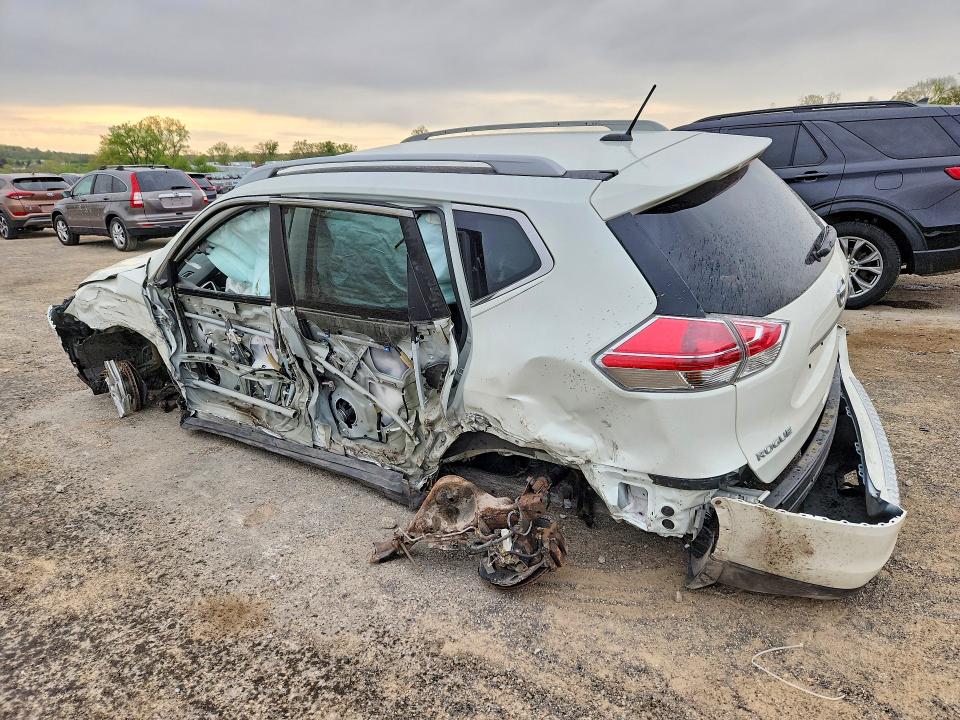 53404546 :رقم المزاد ، 5N1AT2MK5FC805515 vin ، 2015 Nissan Rogue مزاد بيع