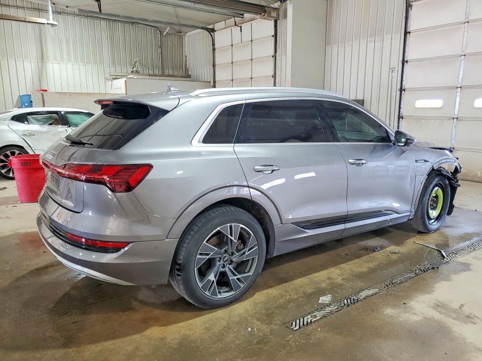 2021 Audi E-tron მანქანა იყიდება აუქციონზე, vin: WA1VAAGE3MB018135, აუქციონის ნომერი: 54289696