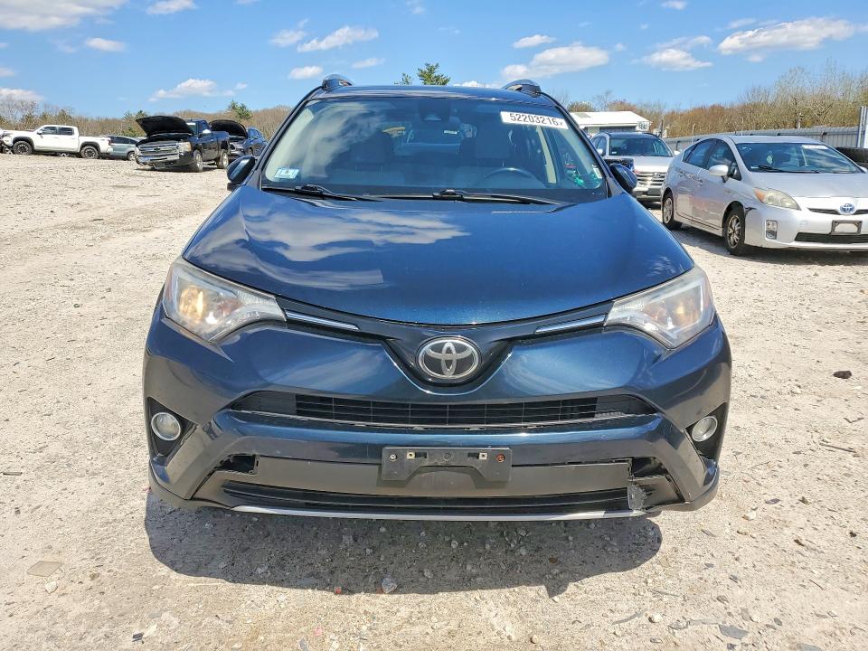 Продаж на аукціоні авто 2017 Toyota Rav4, vin: JTMRFREV4HD203671, номер лоту: 52203216