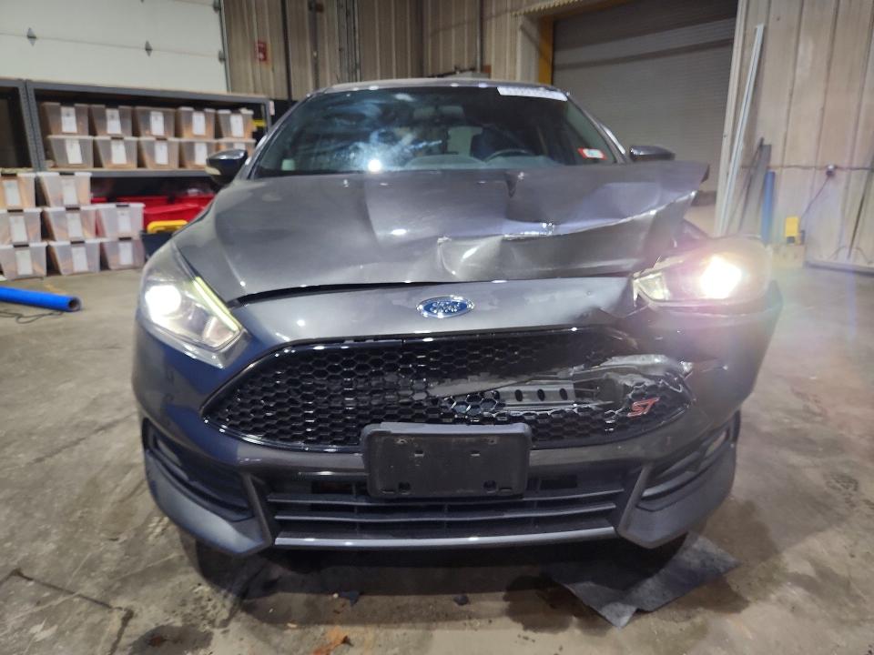 53993986 :رقم المزاد ، 1FADP3L92FL353104 vin ، 2015 Ford Focus مزاد بيع