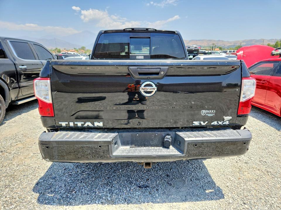 54684176 :رقم المزاد ، 1N6AA1E54HN557968 vin ، 2017 Nissan Titan مزاد بيع