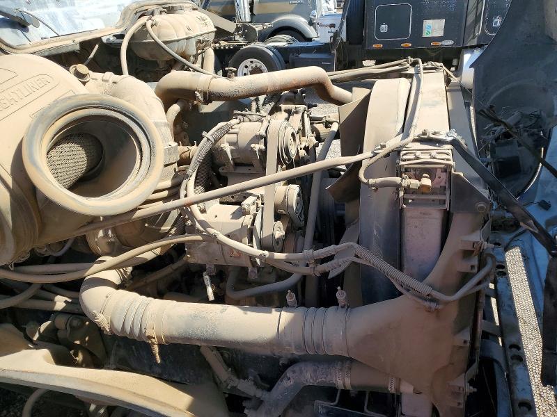 49477776 :رقم المزاد ، 1FUJA6CG62PJ66328 vin ، 2002 Freightliner Conventional مزاد بيع