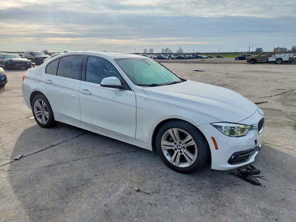 55379436 :رقم المزاد ، WBA8B9G31HNU51936 vin ، 2017 Bmw 330 مزاد بيع
