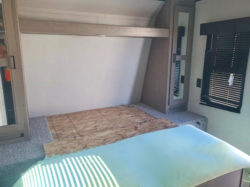 52752736 :رقم المزاد ، 4YDT29D29M7242206 vin ، 2021 Hide Trailer مزاد بيع