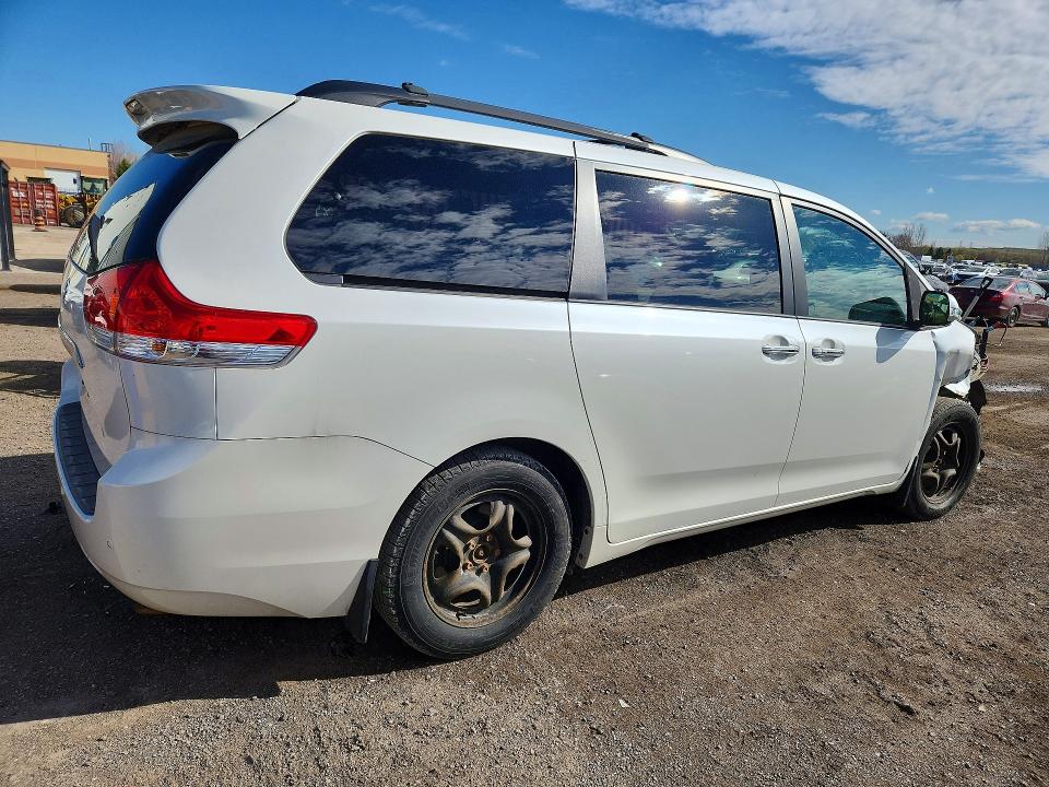 2013 Toyota Sienna მანქანა იყიდება აუქციონზე, vin: 5TDDK3DC4DS062473, აუქციონის ნომერი: 52554716
