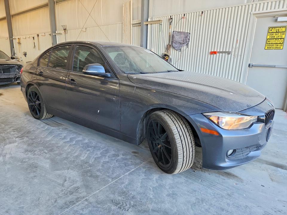 52897866 :رقم المزاد ، WBA3C3C55EK200443 vin ، 2014 Bmw 320 مزاد بيع