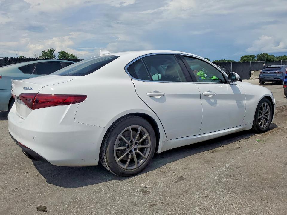 2017 Alfa Romeo Giulia მანქანა იყიდება აუქციონზე, vin: ZARFAEBN2H7552220, აუქციონის ნომერი: 55635096