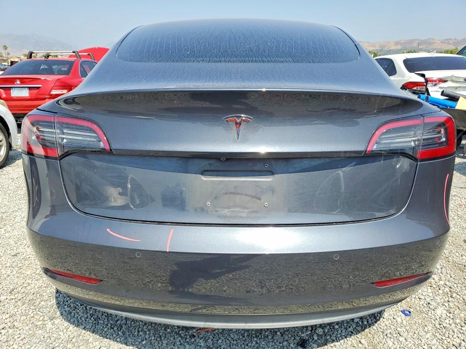 52870786 :رقم المزاد ، 5YJ3E1EA4JF045418 vin ، 2018 Tesla Model 3 مزاد بيع