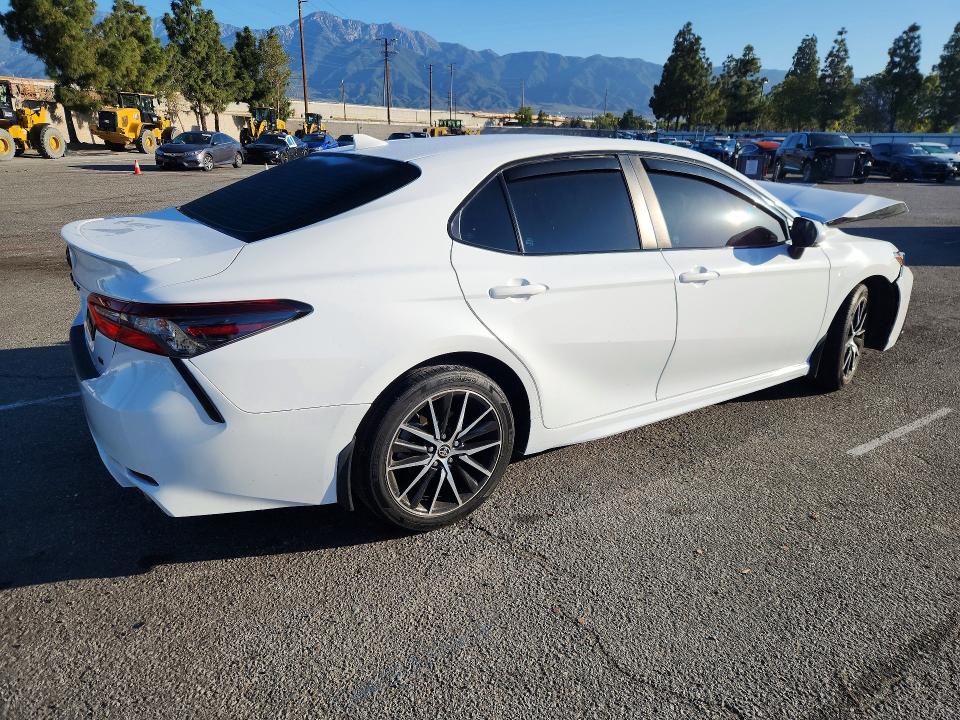 52451176 :رقم المزاد ، 4T1G11AK4NU038974 vin ، 2022 Toyota Camry مزاد بيع