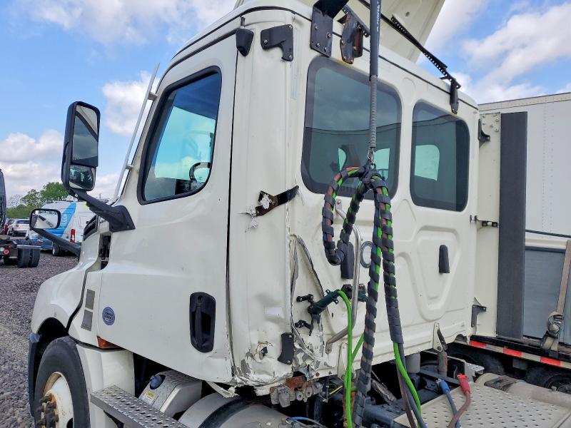 Продажа на аукционе авто 2022 Freightliner Cascadia 126, vin: 3AKJHLDV4NSMS8368, номер лота: 53298626