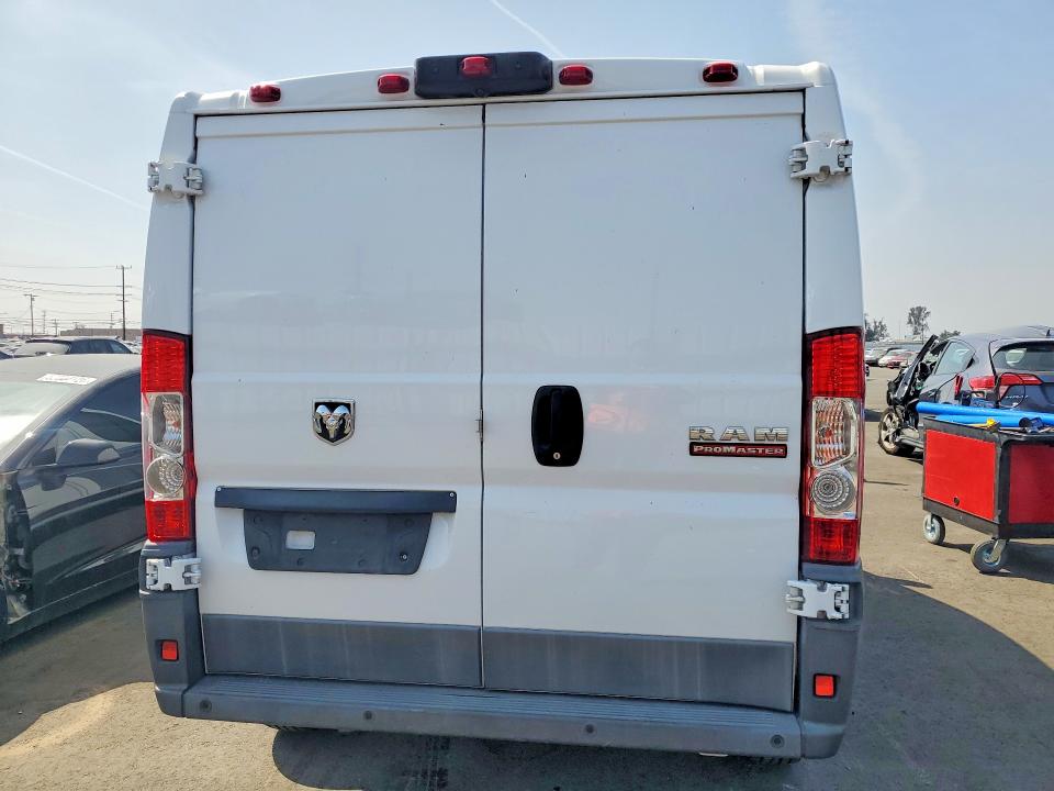 53600666 :رقم المزاد ، 3C6TRVNG3JE100244 vin ، 2018 Ram Promaster 1500 مزاد بيع