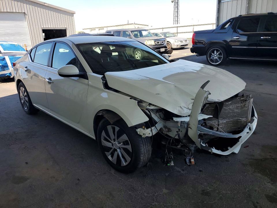 53206816 :رقم المزاد ، 1N4BL4BV4MN417037 vin ، 2021 Nissan Altima مزاد بيع