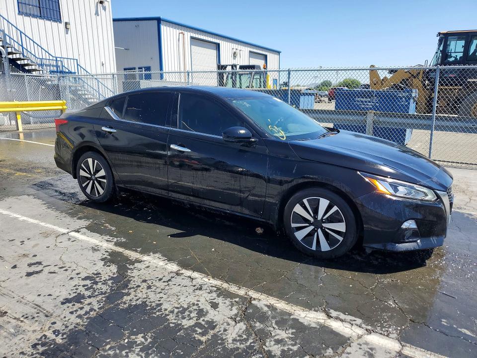 Продаж на аукціоні авто 2019 Nissan Altima, vin: 1N4BL4DV2KC251512, номер лоту: 52575146