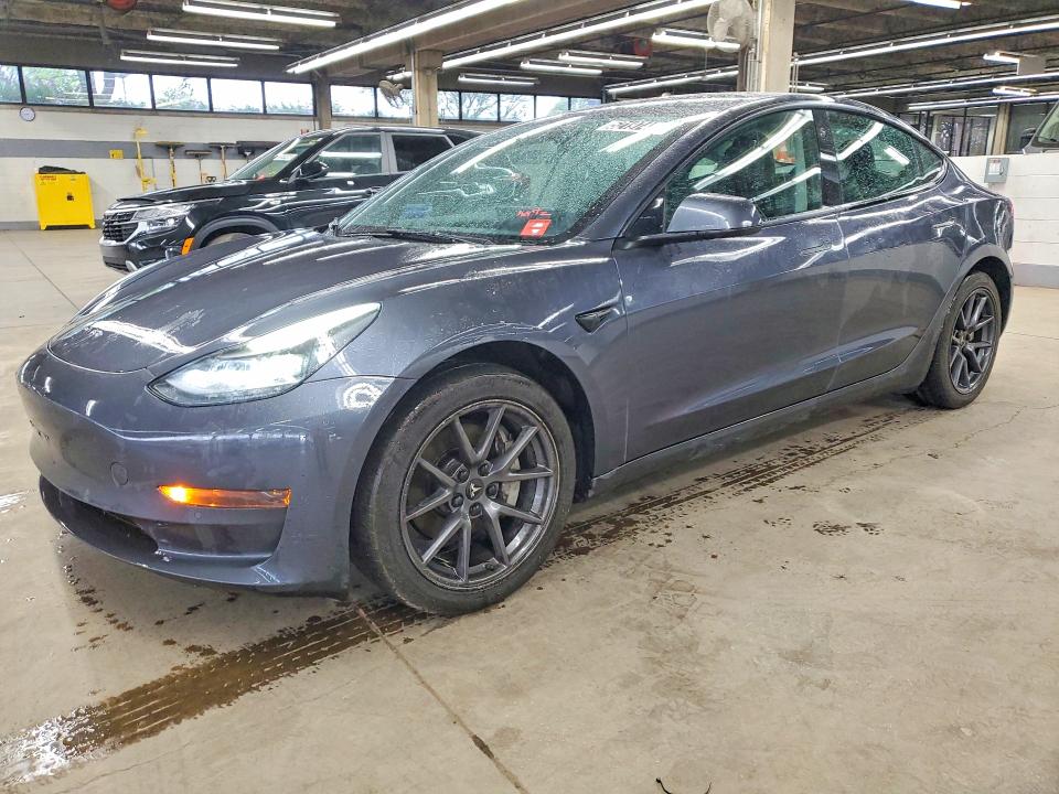 52197486 :رقم المزاد ، 5YJ3E1EAXNF288432 vin ، 2022 Tesla Model 3 مزاد بيع