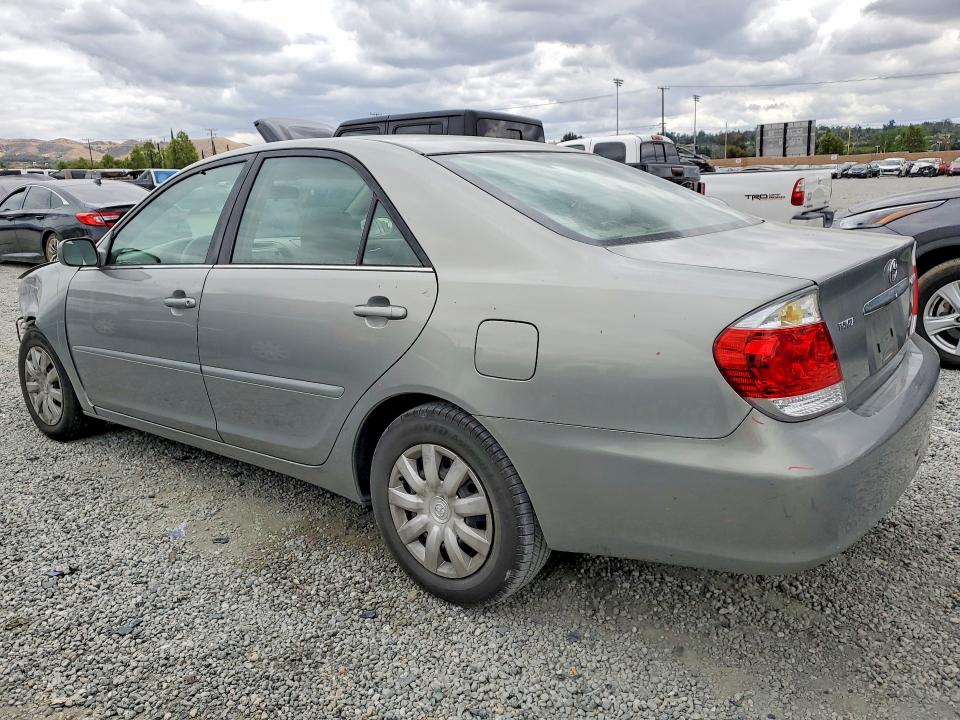 51893186 :رقم المزاد ، 4T1BE30K55U509042 vin ، 2005 Toyota Camry مزاد بيع