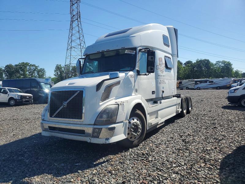 2015 Volvo Vn Vnl მანქანა იყიდება აუქციონზე, vin: 4V4NC9EH8FN919826, აუქციონის ნომერი: 55596096