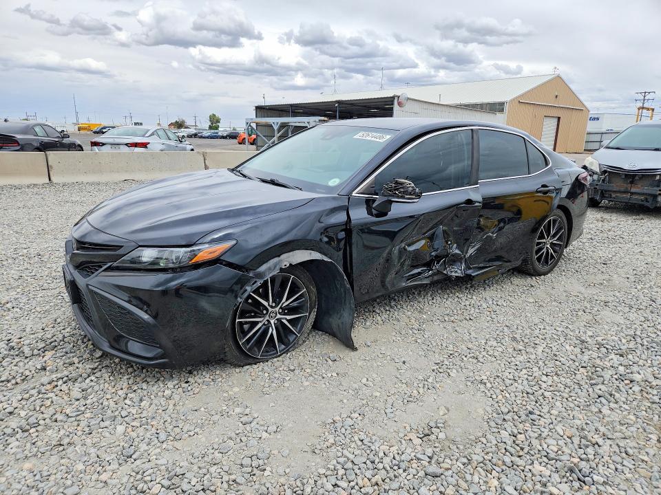 52614486 :رقم المزاد ، 4T1G11AK1NU018133 vin ، 2022 Toyota Camry مزاد بيع